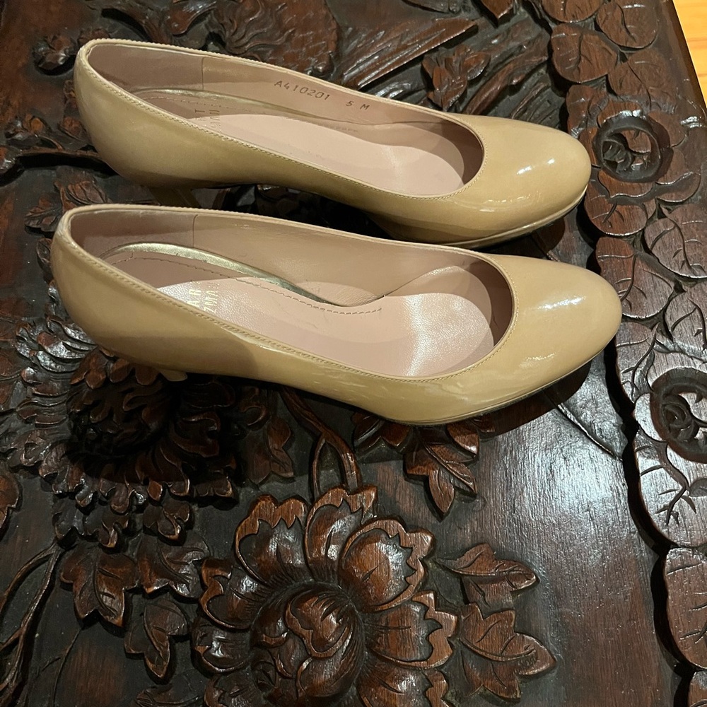Stuart Weitzman patent leather nude pumps. Size 5.